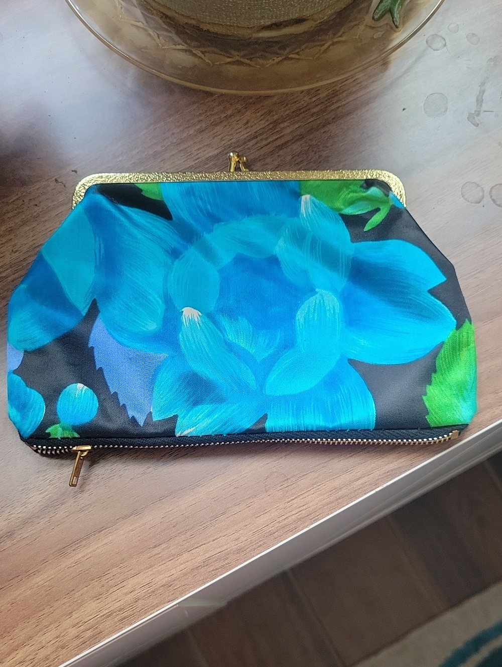 Vintage Floral Blue Double Sided Clasped Pouch With Zipper Bottom